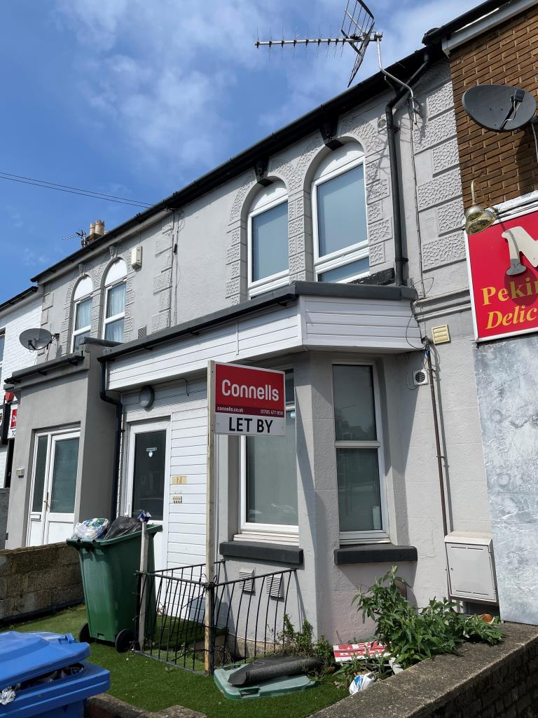 Lot: 109 - FOUR WELL-PRESENTED LETTING UNITS WITH POTENTIAL FOR A FIFTH UNIT - External photo of property